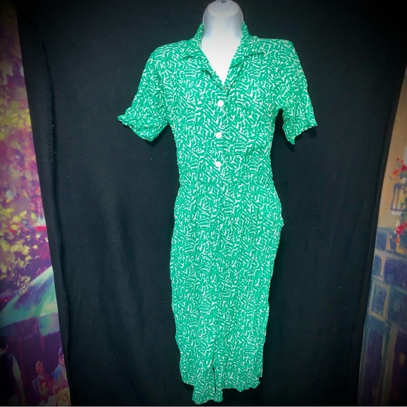 Maggy London Dresses & Skirts - Vintage Maggie London Petites Green Printed Dress – Size 6 – Retro Chic 🌿